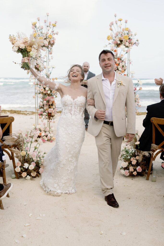 Melissa and Bobby's Destination Wedding at Blue Venado Seaside, Mexico. Wedding planning by Adriana Weddings, Photography by Martin Wilk.